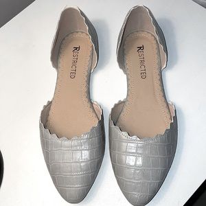 NWOT Restricted Casual Flats